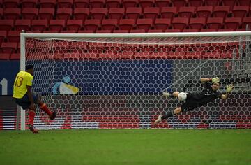 El encuentro terminó 1-1 tras los noventa minutos. Lautaro Martínez y Luis Díaz anotaron y la clasificación se definió desde los once pasos. Los de Scaloni se impusieron 3-2 y ahora jugarán la final ante Brasil. 