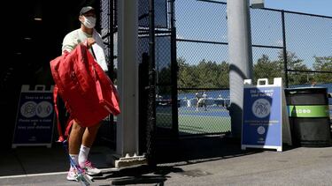 NEW YORK, NEW YORK - AUGUST 20: Players and coaches walk to the practice courts in preparation for the Western & Southern Open at the USTA Billie Jean King National Tennis Center on August 20, 2020 in New York City. Matthew Stockman/Getty Images/AFP == F