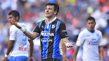 Action photo during the match Queretaro vs Cruz Azul soccer for their participation in 5 round of Tournament Apertura 2016 Liga MX, at Corregidora Stadium
 
 Foto de accion durante el partido Queretaro vs Cruz Azul correspondiente a la Jornada 5 del Torneo de Apertura 2016 de la LIga MX, en el Estadio Corregidora de Queretaro, en la foto: Edgar Benitez Queretaro
 
 13/08/2016/MEXSPORT/ISAAC ORTIZ
 