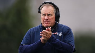 El head coach de los Patriotas de Nueva Inglaterra, puede que el mejor estratega en la historia de la NFL, no es muy conocido por su corrección política. Su visita a México el pasado domingo no fue la excepción. Tras la victoria de 33-8 sobre los Raiders, Belichick no agradeció el trato de la afición mexicana, que coreó a su equipo y los hizo sentir como en casa. En cambio, criticó la logística y se dijo aliviado por no haber sufrido un terremoto o una erupción volcánica.