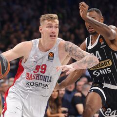 Samanic carga contra Galbiati desde Croacia