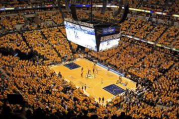 Pacers 99 - Heat 92 (2-2). Gran ambiente en las gradas del Bankers Life Fieldhouse.