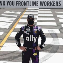 Jimmie Johnson withdraws from NASCAR race in Chicago: In-laws found dead in apparent murder-suicide