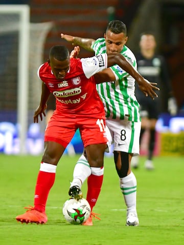 El equipo verde venció a Santa Fe en la primera fecha de la Liga BetPlay. Neyder Moreno y Vladimir Hernández, anotaron los goles de la victoria en el Atanasio Girardot. 