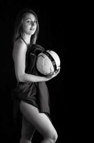 Un grupo de árbitras italianas se han unido para recaudar fondos para la asociación femenina de arbitraje de San Giovanni Valdarno con un calendario muy sensual. 