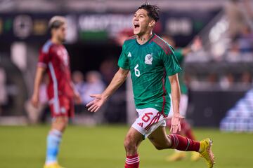 Gerardo Arteaga celebra el segundo gol de México ante Colombia.