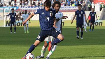 Japan&#039;s forward Junya Ito (L) is marked by Saudi Arabia&#039;s defender Yasser Al-Shahrani (R) during the 2019 AFC Asian Cup Round of 16 football match between Japan and Saudi Arabia at the Sharjah Football Stadium in Sharjah on January 21, 2019. (Ph