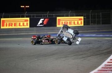 Espectacular accidente de Pastor Maldonado que se lleva por delante a  Esteban Gutiérrez.