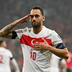 Más difícil todavía para Turquía: Calhanoglu no va a España