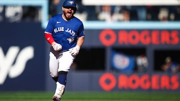 TORONTO, CANADA - SEPTEMBER 28: Alejandro Kirk #30 of the Toronto Blue Jays reacts as he rounds the bases on a grand slam to score in Davis Schneider #36, Daulton Varsho #5, and Vladimir Guerrero Jr. #27 in the first inning of their MLB game against the Tampa Bay Rays at Rogers Centre on September 28, 2025 in Toronto, Ontario, Canada. Cole Burston/Getty Images/AFP (Photo by Cole Burston / GETTY IMAGES NORTH AMERICA / Getty Images via AFP)
