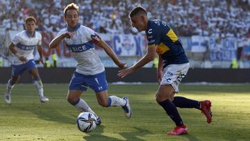 Futbol, Everton vs Universidad Catolica.
 Fecha 34, campeonato Nacional 2021.
 El jugador de Everton Maximiliano Cerato, derecha, disputa el balon con Jose Pedro Fuenzalida de Universidad Catolica durante el partido de primera division realizado en el estadio Sausalito de Vina del Mar, Chile.
 04/12/2021
 Raul Zamora/Photosport
 
 Football, Everton vs Universidad Catolica.
 34th date, 2021 National Championship.
 Everton&#039;s player Maximiliano Cerato, right, vies for the ball against Jose Pedro Fuenzalida of Universidad Catolica during the first division match held at the Sausalito stadium in Vina del Mar, Chile.
 04/12/2021
 Raul Zamora/Photosport