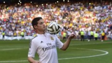 James, el d&iacute;a de su presentaci&oacute;n en el Santiago Bernab&eacute;u.