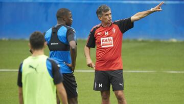 Mendilibar, en un entrenamiento con el Eibar.