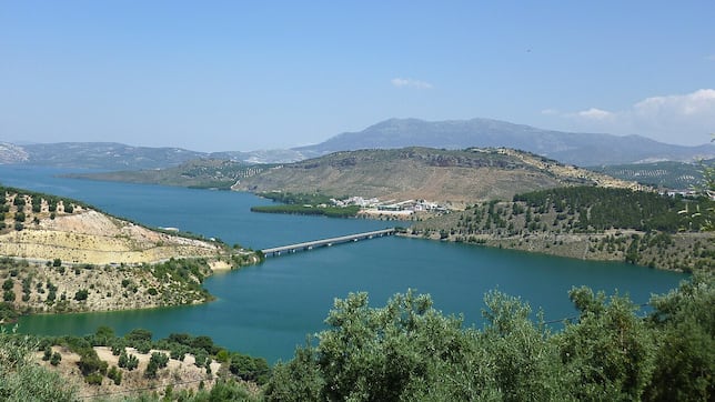 El megaembalse construido en 1969 entre tres provincias que ha salvado a Andalucía de una enorme riada