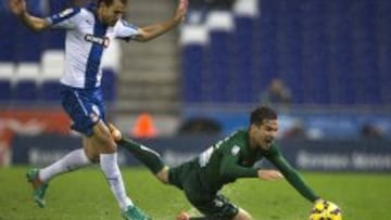 Toño, ante Stuani.