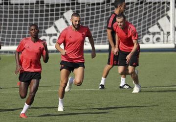 Karim Benzema (c), Vinicius Junior (l) and Gareth Bale (r).