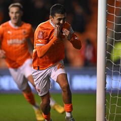 Poveda crece entre los elogios de Mahrez y su técnico