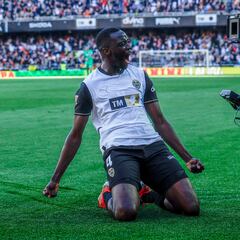 Mestalla canta, "¡Diakhaby, te quiero!"