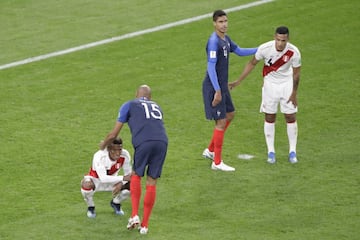 Así consolaron los franceses a los seleccionados peruanos