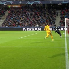 "¿Cómo?" "No puede ser..." "¡Es imposible!" El mundo del fútbol loco con el golazo de Salah