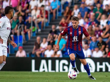 El cántabro Mario Soberón, ahora en el Eldense, fue canterano del Racing y llegó a formar parte del primer equipo en la temporada 2018/2019.