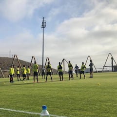 La UD Las Palmas ya se ejercita en dos grupos de 14 jugadores