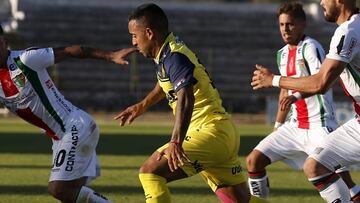 Futbol, Palestino vs Universidad de Concepcion.
 Primera fecha, Campeonato de Clausura 2016/2017.
 El jugador de Universidad de Concepcion , Jorge Luna, centro, disputa el balon con Leonardo Valencia de Palestino durante el partido de primera division en el estadio La Cisterna de Santiago, Chile.
 05/02/2017
 Paul Plaza/Photosport*******
 
 Football, Palestino vs Universidad de Concepcion.
 First date, Clousure Championship 2016/2017.
 Universidad de Concepcion &#039;s player, Jorge Luna, center, battles for the ball against Leonardo Valencia of Palestino  during the first division football match at the La Cisterna stadium in Santiago, Chile.
 05/02/2017
 Paul Plaza/Photosport