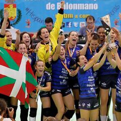 El Bera Bera alza en Gijón su séptima Supercopa femenina