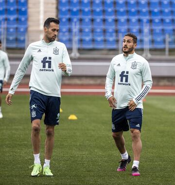 Sergio Busquets y Koke.