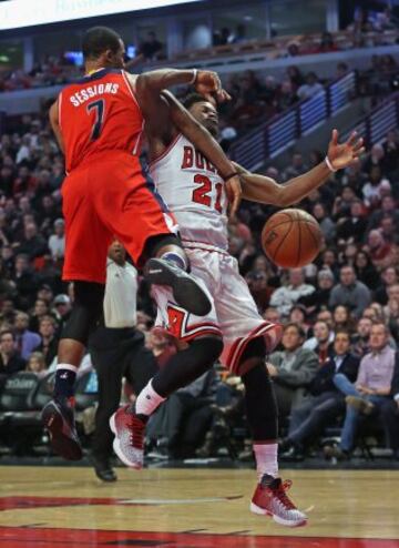 Ramon Sessions y Jimmy Butler.