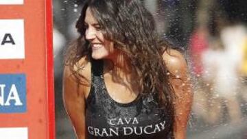 <b>Para acabar, cava</b> Las azafatas de la Vuelta que entregaban el cava al ganador de cada etapa asumían un riesgo terrible. Y lo sabían. Su suerte es que los ciclistas son gente contenida y de poco gastar. Hasta que se descorchan. Eso ocurrió en el podio de Madrid y así terminaron ellas. Pasadas por cava y tan felices como nosotros.