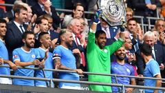 La notable marca que Claudio Bravo le igualó a Arturo Vidal