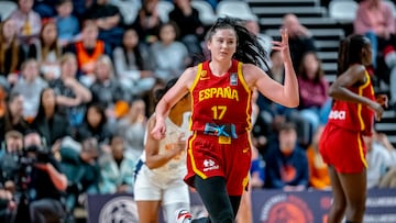 Megan Gustafson, pívot de la Selección, frente a Países Bajos.