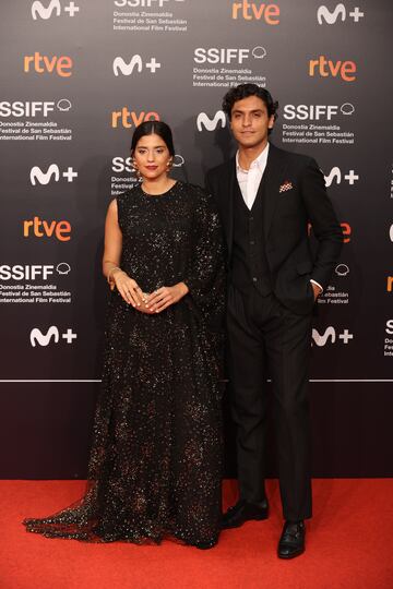 María García de Jaime y Tomás Páramo posan durante la gala de apertura del Festival de San Sebastián 2022 en el Kursaal.