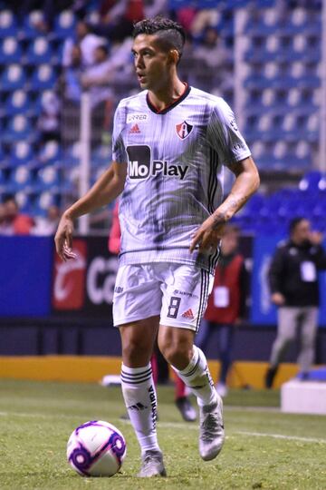 Mejor conocido como el 'Rifle', el jugador colombiano acumul{o siete años de experiencia en México. Llegó al América en 2013 y su último club fue el Atlas. Ahora está al mando de Juan Carlos Osorio en el Atlético Nacional de su país.