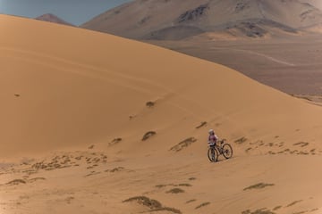 El paso de Épica por una de las dunas más grandes del mundo