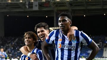 FC Porto's Spanish forward #09 Samuel Omorodion celebrates with teammates scoring his team's third goal during the Portuguese League football match between FC Porto and Moreirense FC at the Dragao stadium in Porto, on May 2, 2025. (Photo by MIGUEL RIOPA / AFP)