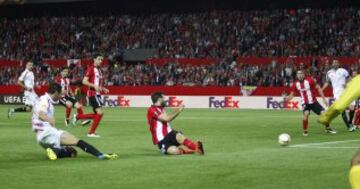 Gol 1-1 de Gameiro a pase de Krychowiak 