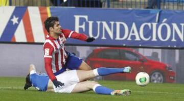 Diego Costa por los suelos.