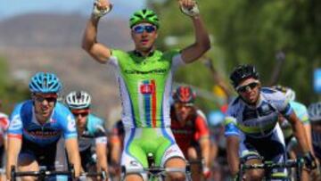 Peter Sagan celebra su victoria sobre Michael Matthews y Tyler Farrar.