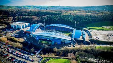 El estadio de Kirklees (también conocido como el estadio de John Smith debido al patrocinio), es un estadio de los deportes del uso múltiple en Huddersfield en Yorkshire del oeste, Inglaterra. Desde 1994, ha sido el estadio del club de fútbol Huddersfield Town y la liga de rugby de Huddersfield.
Durante la planificación y la construcción, el estadio fue referido como el estadio de Kirklees. Fue construido por Alfred McAlpine, diseñado por el deporte de HOK y fue concedido el edificio de RIBA del premio del año para 1995. La decisión de construir un nuevo estadio para Huddersfield Town se hizo en agosto de 1992. La construcción comenzó el año siguiente y se completó a tiempo para la temporada 1994-95, permitiendo al club moverse a su nueva base después de 86 años en Leeds Road. Cuando el estadio abrió sólo los dos soportes laterales (las bancas de Riverside y Kilner Bank) estaban listos. El stand del sur se abrió en diciembre de 1994. La construcción en el soporte del norte (Panasonic) comenzó en 1996 y fue terminada en 1998, trayendo la capacidad total del estadio a aproximadamente 24.500.