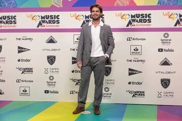 El actor Maxi Iglesias a su llegada al photocall de LOS40 Music Awards Santander. 