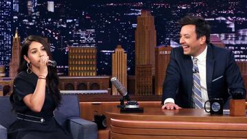 Alessia Cara y Jimmy Fallon en &quot;The Tonight show&quot;, Agosto 14, 2019. 