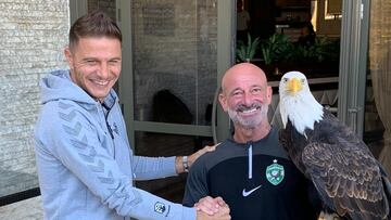 La mascota del Ludogorets visita a Joaquín