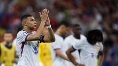 MÚNICH (ALEMANIA), 09/07/2024.- El delantero de la selección francesa Kylian Mbappé, al término del partido de semifinales de la Eurocopa de fútbol que España y Francia han disputado este martes en Múnich. EFE/Alberto Estévez
