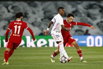 Vinicius Junior y Trent Alexander-Arnold.