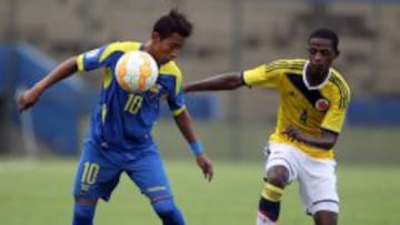 El jugador colombia Anderson Arroyo Cordoba (d) disputa el bal&oacute;n con Fabiano Estefano Tello Arce (i), de Ecuador hoy, jueves 26 de marzo de 2015, durante un partido del Sudamericano Sub&#039;17 en el estadio Nicol&aacute;s Leoz de Asunci&oacute;n (Paraguay), por la clasificaci&oacute;n al Mundial de la categor&iacute;a a jugarse del 17 de octubre al 8 de noviembre de este a&ntilde;o en Chile. EFE/Andr&eacute;s Cristaldo