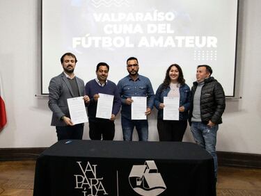 Municipio firma compromiso para renovar dos canchas de Valparaíso