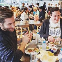 Tom Holland y Jake Gyllenhaal disfrutan de gastronomía mexicana con unos tacos