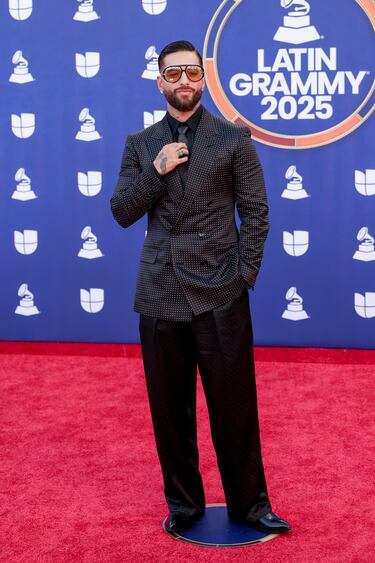 Maluma posa en la alfombra roja de los Latin Grammys 2025 celebrados en el MGM Grand Las Vegas. 